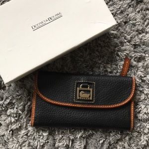 Dooney & Bourke pebble continental clutch